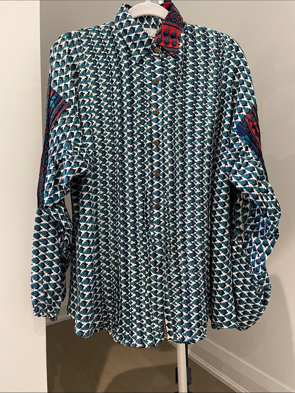 Vintage Patterned Blue/Green/Red Button-Up Silky Shirt